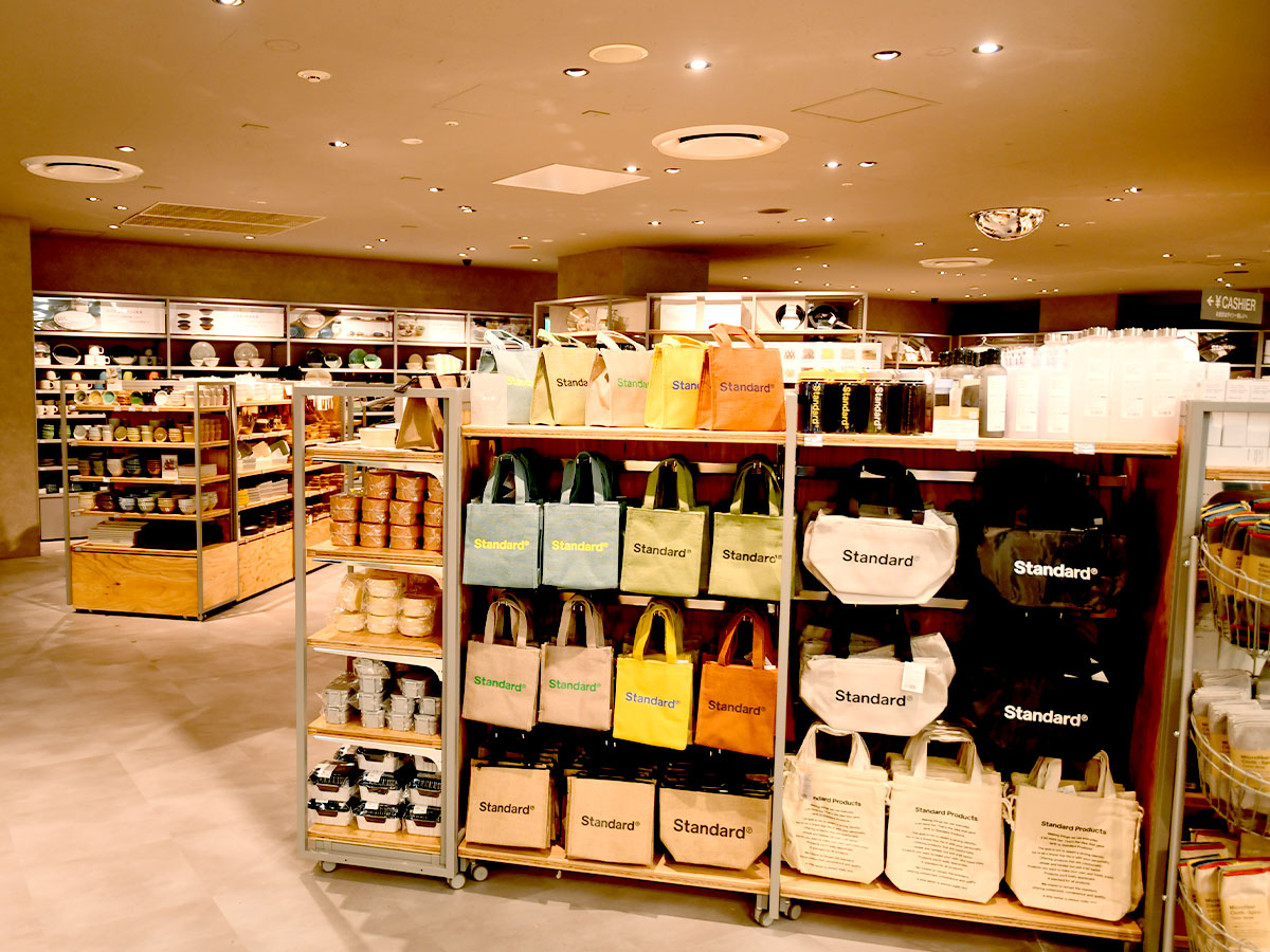 新たに加わった「Standard Products」は今治タオルやおしゃれな生活雑貨類がたくさん