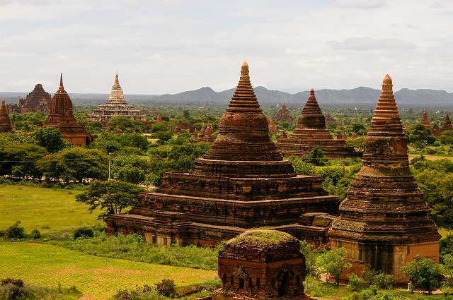 ミャンマー震災復興支援・高島史於写真展「取り戻そうミャンマーの美を」