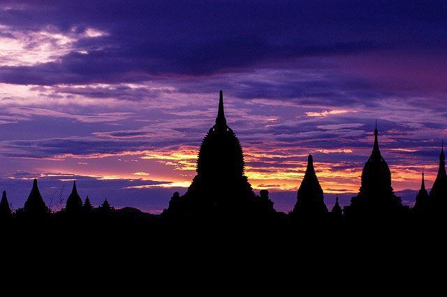 ミャンマー震災復興支援・高島史於写真展「取り戻そうミャンマーの美を」