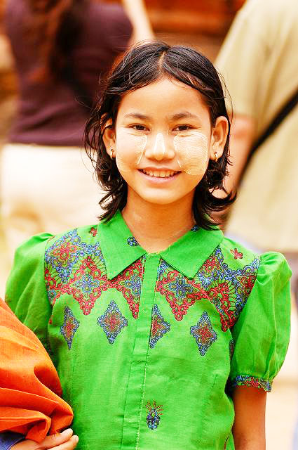 ミャンマー震災復興支援・高島史於写真展「取り戻そうミャンマーの美を」