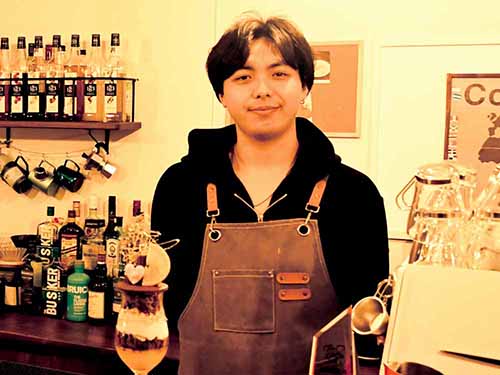 店長の茅根さん