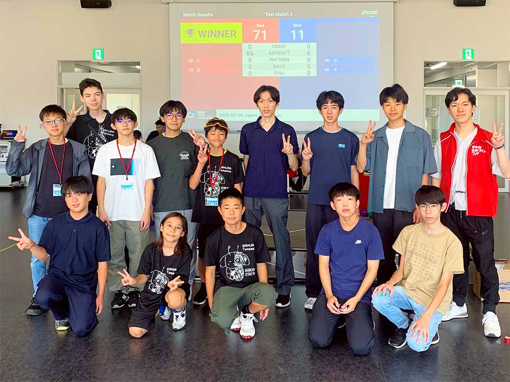 ロボット競技ブースを担当したボランティアの皆さん